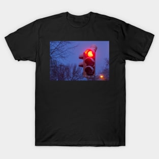 Traffic lights, traffic lights, snow, winter, dusk, evening T-Shirt